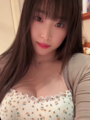 性感三点粉巨乳小美女