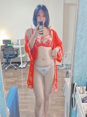 美艳骚货花活多小穴出水